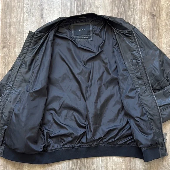 Zara Men's Black Bomber Jacket with Camo print - Picture 3 of 7